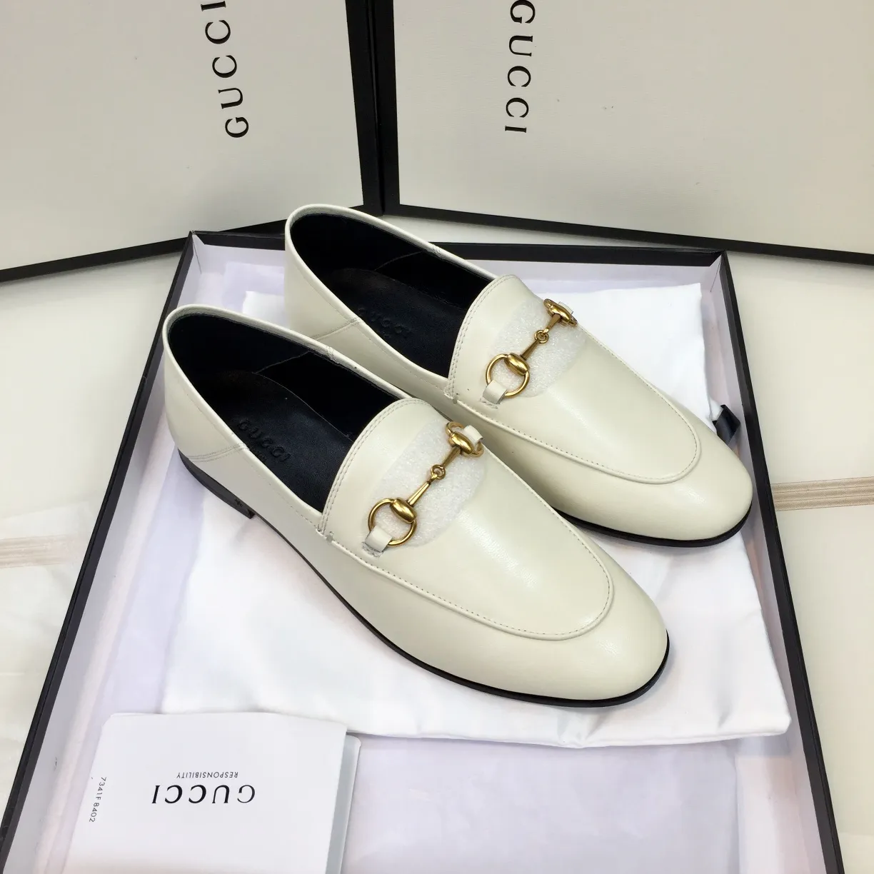 👟👟Ex-factory price 440👟👟～～GUCCI～Gucci Gucci classic century model, classic strawberry 3D printing, never fade, original purchase, purchasing agent level, welcome to compare, do not return the original version, G family classic flat shoes, mules, slippers and half slippers. Stamped logo Fabric: Original calfskin, lining feet/cowhide lining Outsole: Imported genuine leather outsole Size: 34-41 "34/41 custom-made, non-refundable, please come first to order. Verbal customization is not accepted" This panel can be customized Men's size: 39-45 "Custom-made, non-refundable" Packaging: Comes with a full set of top-quality packaging